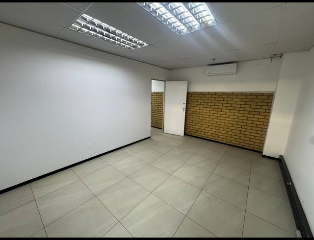 1,780M² WAREHOUSE TO LET IN HERMANSTAD
